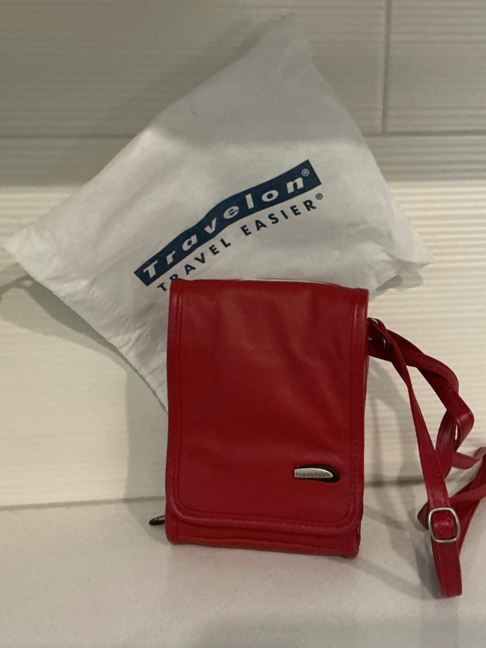 TRAVELON Anti-Theft Crossbody Travel Bag Purse  NEW-NEVER USED
